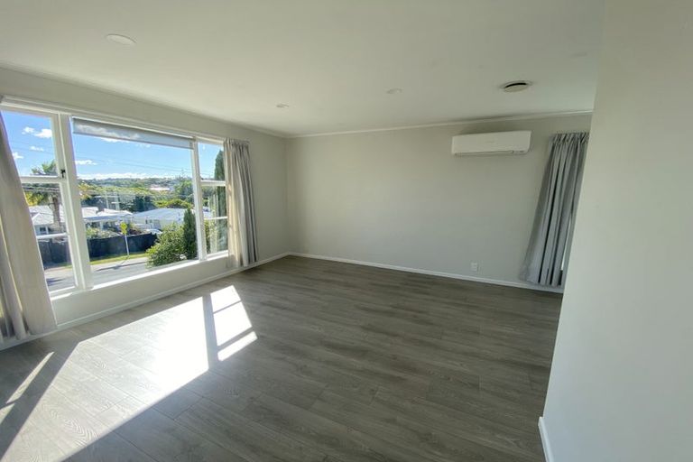 Photo of property in 1/1 Tonkin Drive, Sunnynook, Auckland, 0620