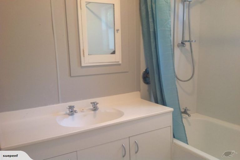 Photo of property in 5 Karewa Street, Castlecliff, Whanganui, 4501