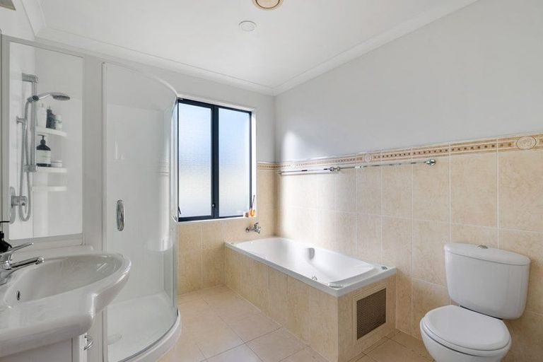 Photo of property in 8a Darlington Road, Miramar, Wellington, 6022