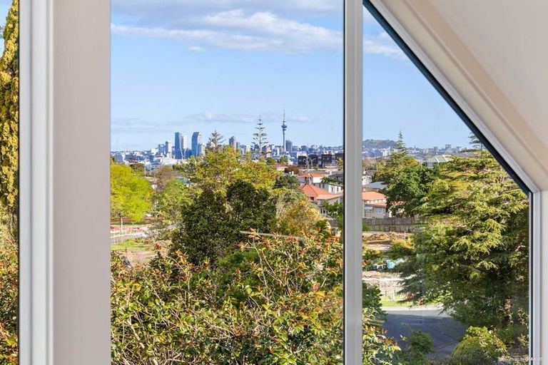 Photo of property in 46 Potter Avenue, Northcote, Auckland, 0627