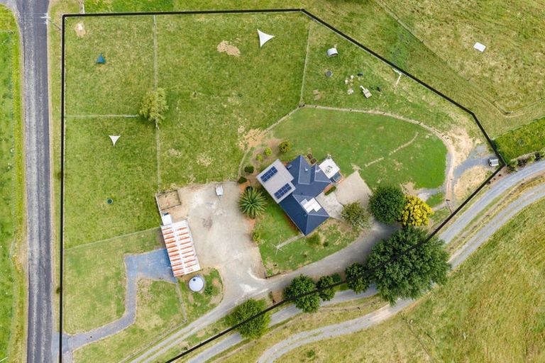 Photo of property in 112 Grove Road, Te Pahu, Hamilton, 3285