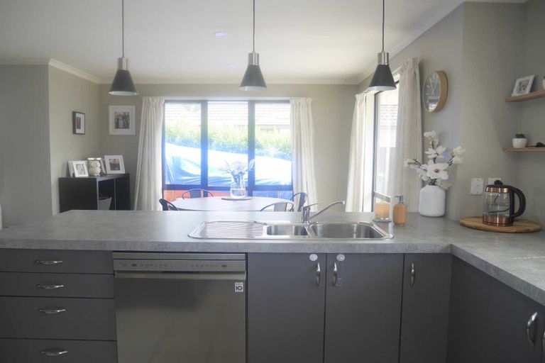 Photo of property in 29 Mataroa Place, Parklands, Christchurch, 8083