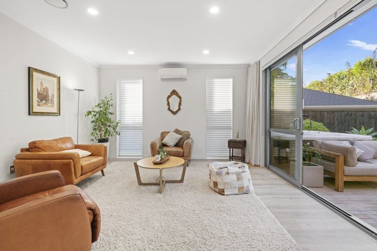 Photo of property in 16 Syd Grant Crescent, Orewa, 0931