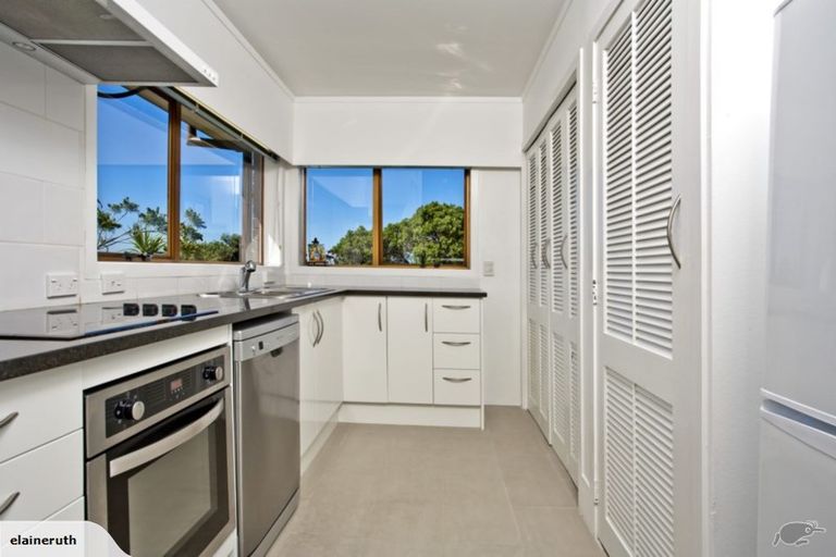 Photo of property in 1/5 Pullum Street, Birkenhead, Auckland, 0626