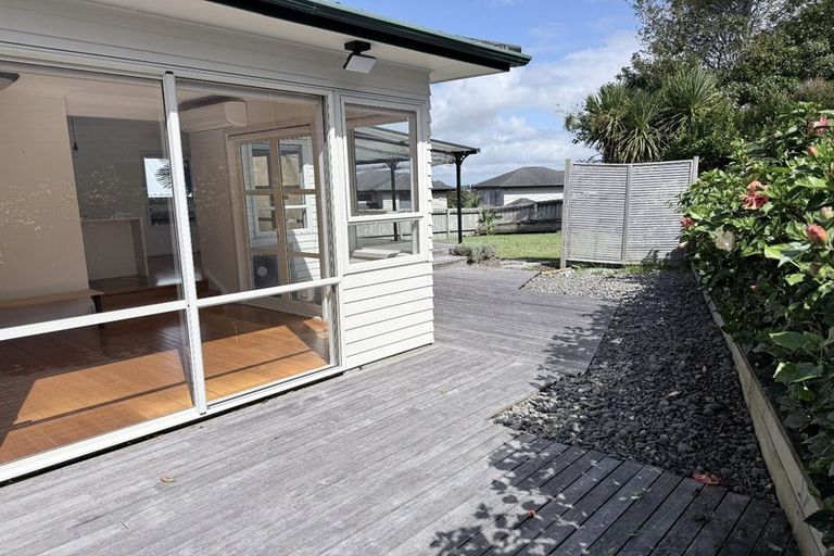 Photo of property in 1/3 Hauraki Crescent, Pinehill, Auckland, 0632