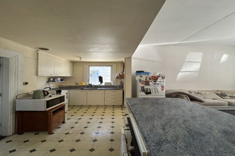 Photo of property in 70 Fairlie Terrace, Kelburn, Wellington, 6021