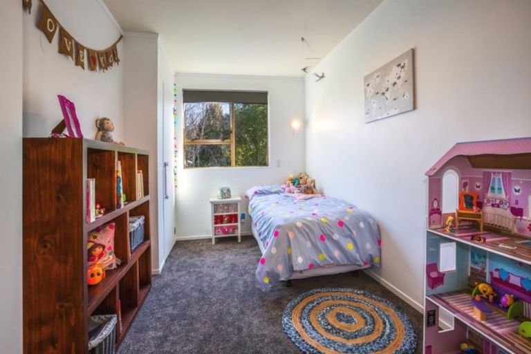 Photo of property in 20 Solander Place, Whitby, Porirua, 5024