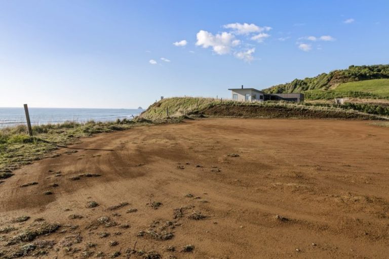 Photo of property in 2 Washer Road, Omata, New Plymouth, 4374