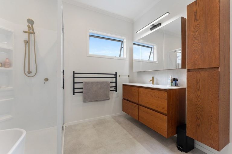 Photo of property in 51b Omata Road, Marfell, New Plymouth, 4310