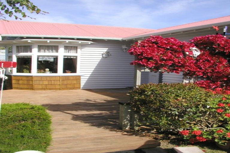 Photo of property in 297 The Parade, Island Bay, Wellington, 6023