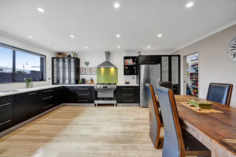 Photo of property in 77a Dixon Avenue, Hawera, 4610