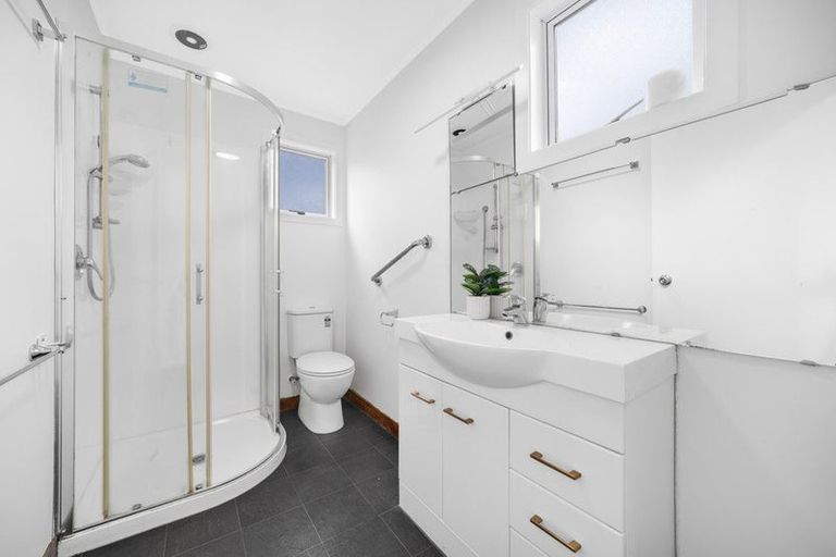 Photo of property in 44 Longburn Road, Henderson, Auckland, 0610