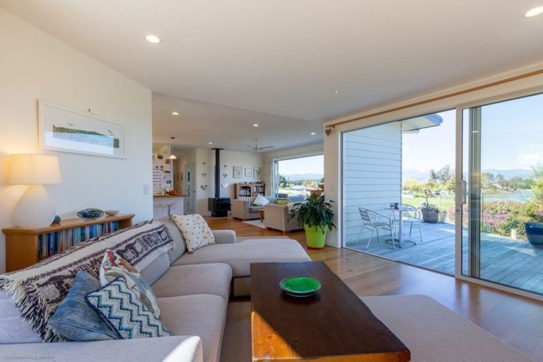 Photo of property in 12 Coutts Place, Mapua, 7005