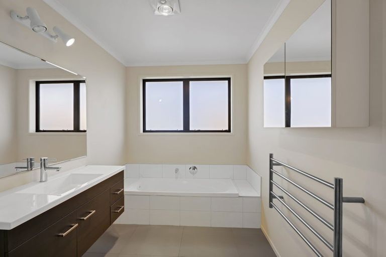Photo of property in 2 Rawiri Drive, Bell Block, New Plymouth, 4312