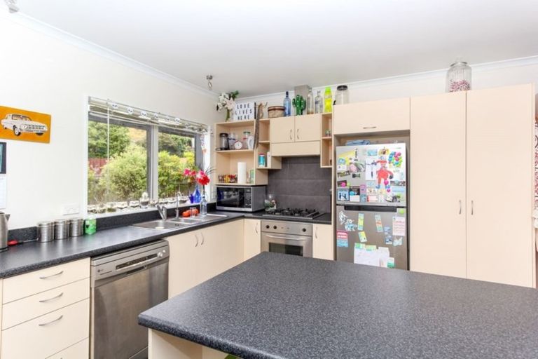 Photo of property in 7 Marchant Place, Westown, New Plymouth, 4310
