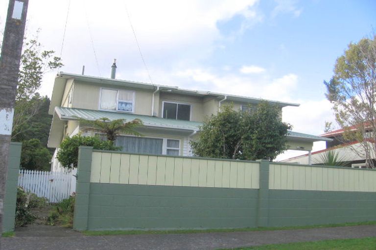 Photo of property in 33 Poole Crescent, Wainuiomata, Lower Hutt, 5014