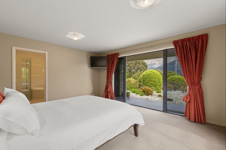 Photo of property in 660 Peninsula Road, Kelvin Heights, Queenstown, 9300