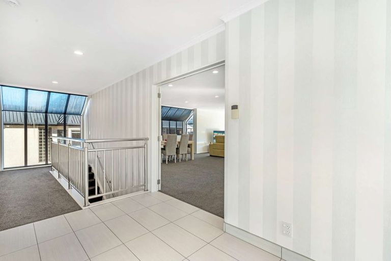 Photo of property in 39 Waikawa Road, Picton, 7220