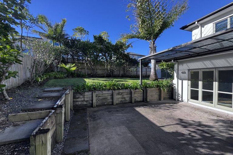 Photo of property in 28 Ballymore Drive, Pinehill, Auckland, 0632