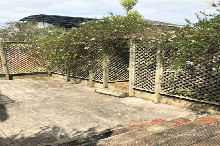 Photo of property in 45 Colwill Road, Massey, Auckland, 0614