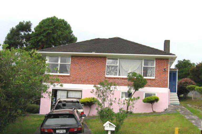 Photo of property in 17 Lyford Crescent, Sunnynook, Auckland, 0620