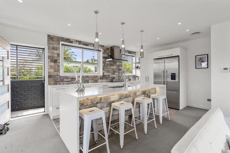 Photo of property in 1/467 Beach Road, Murrays Bay, Auckland, 0630