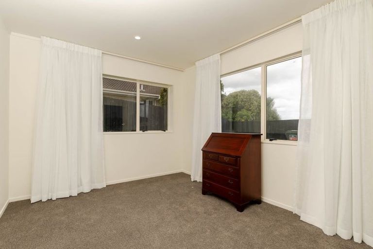 Photo of property in 26 Whiting Grove, West Harbour, Auckland, 0618