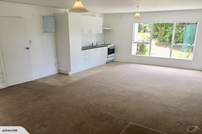 Photo of property in 31 Ocean View Road, Hatfields Beach, Orewa, 0931