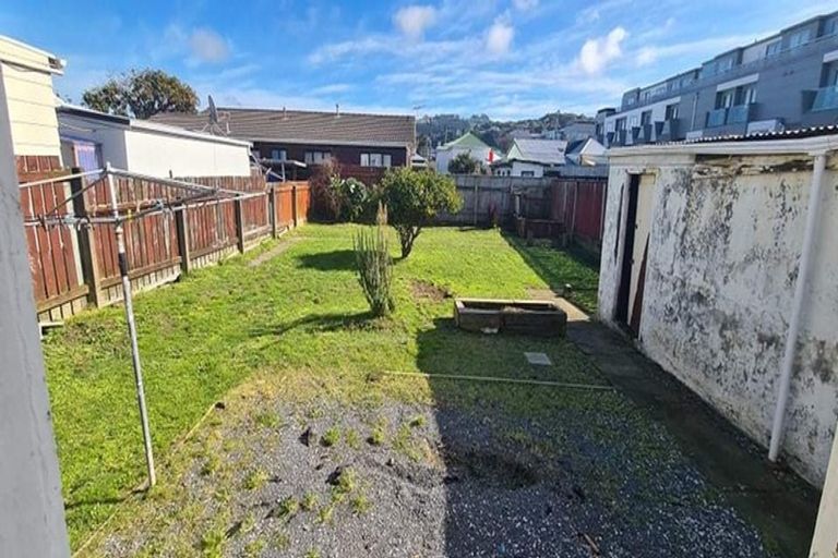 Photo of property in 37 Bay Street, Petone, Lower Hutt, 5012