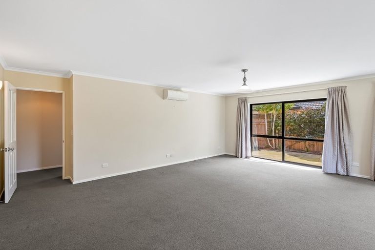 Photo of property in 8 Georgia Grove, Paraparaumu, 5032
