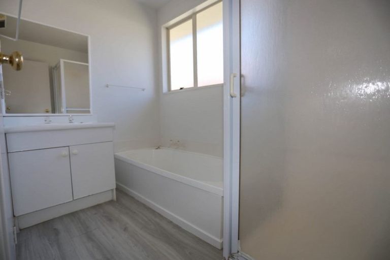 Photo of property in 4/2 Broadbent Street, Riccarton, Christchurch, 8041