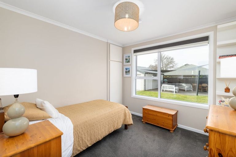 Photo of property in 10 Karnak Crescent, Russley, Christchurch, 8042