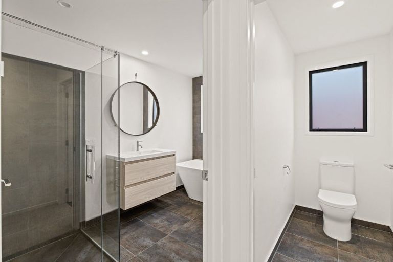 Photo of property in 2 Piper Way, Glen Avon, New Plymouth, 4312