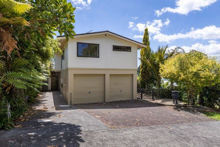 Photo of property in 13 Lindaver Grove, Merrilands, New Plymouth, 4312