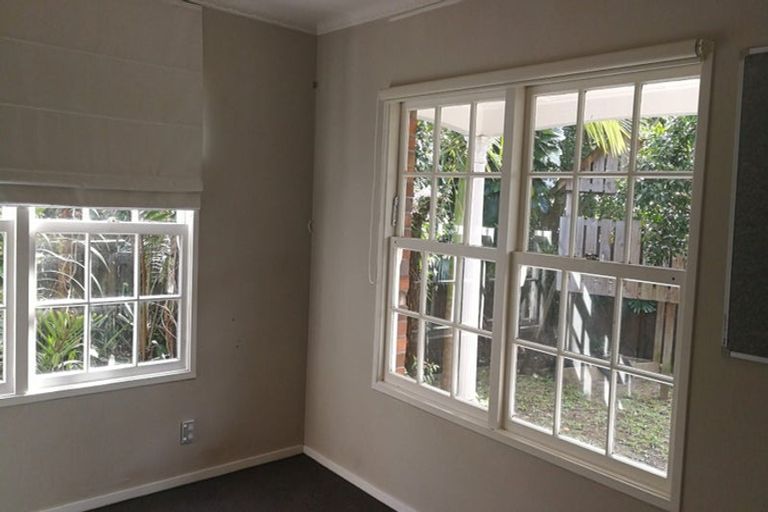 Photo of property in 13 Glenmore Road, Sunnyhills, Auckland, 2010