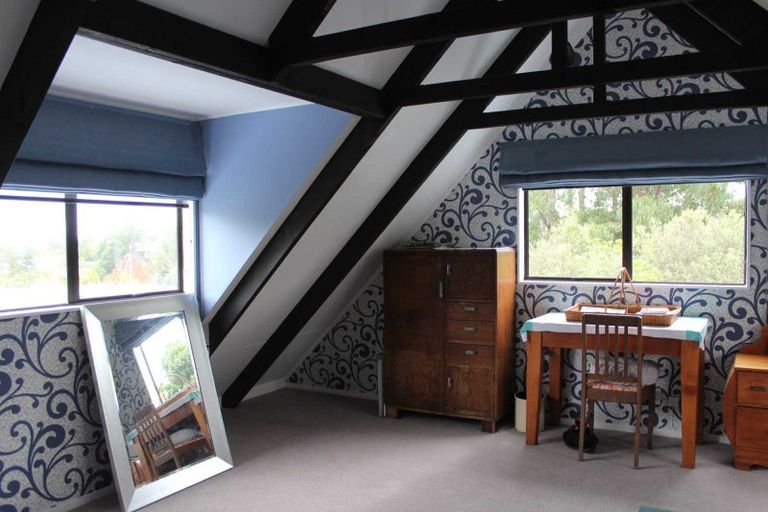 Photo of property in 26 Springdale Grove, Fitzherbert, Palmerston North, 4410