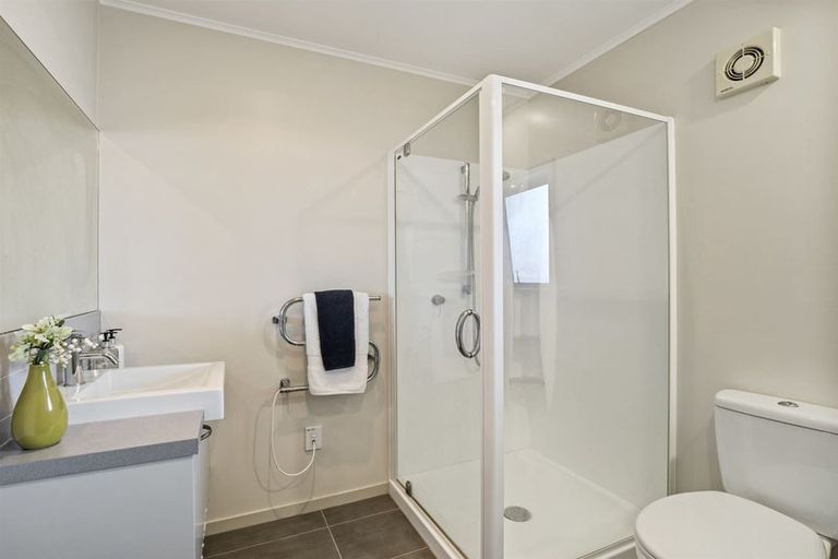 Photo of property in 10 Robin Lane, Browns Bay, Auckland, 0630