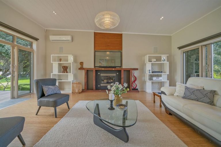 Photo of property in 16 Robinson Road, Whitianga, 3510