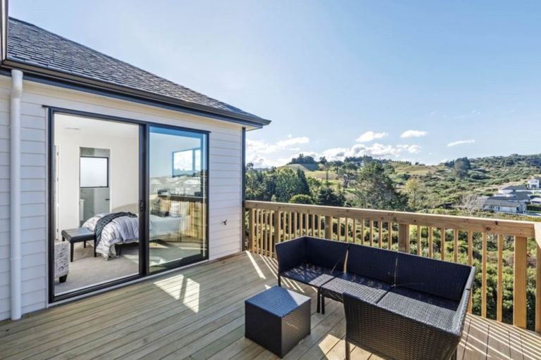 Photo of property in 32 Bine Crescent, Orewa, 0931