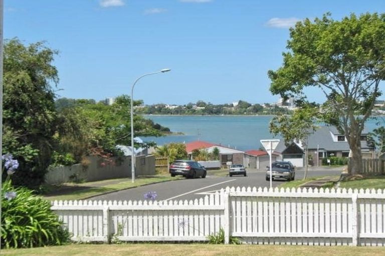 Photo of property in 132 Kingswood Road, Brookfield, Tauranga, 3110