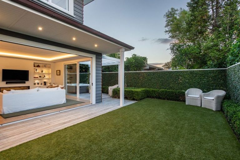 Photo of property in 1/30 Ocean View Road, Milford, Auckland, 0620