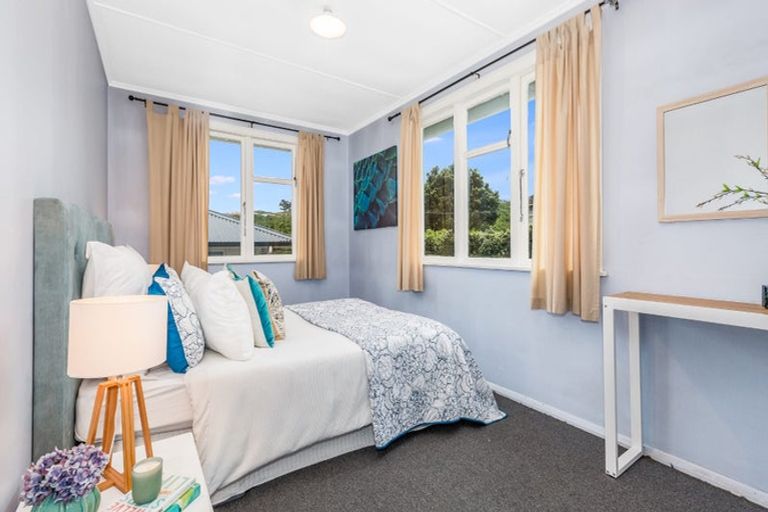 Photo of property in 12 Cornwall Crescent, Cannons Creek, Porirua, 5024