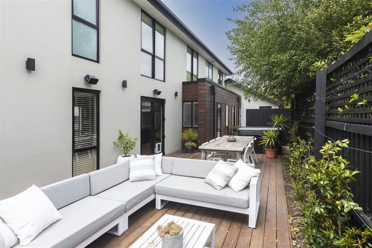 Photo of property in 28 Hawthorne Street, Strowan, Christchurch, 8052