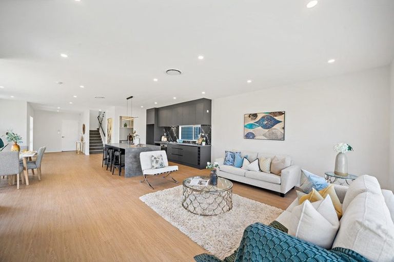 Photo of property in 1 Ritetai Street, Clarks Beach, 2122