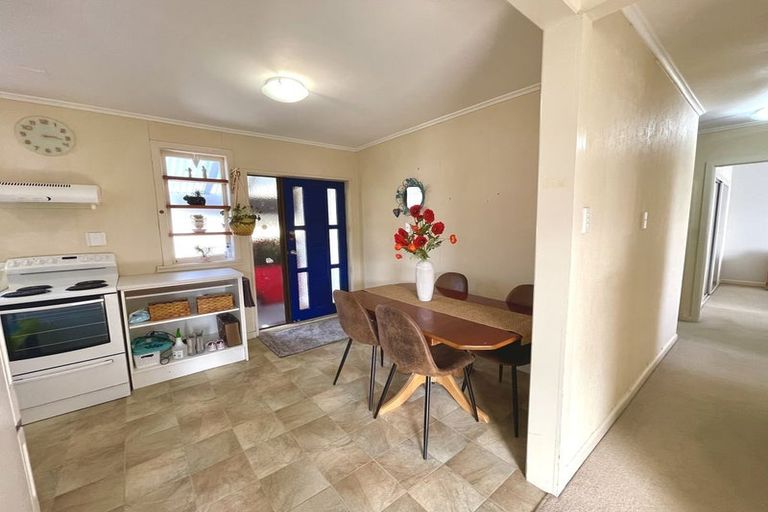 Photo of property in 35 Queen Road, Bellevue, Tauranga, 3110