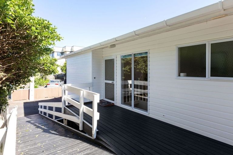 Photo of property in 8b Whiteley Street, Moturoa, New Plymouth, 4310