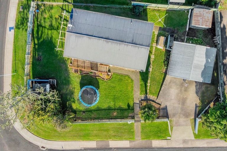 Photo of property in 2 Karo Place, Glendene, Auckland, 0602