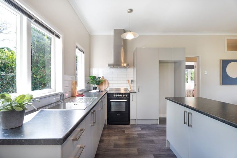 Photo of property in 34 Poto Road, Normandale, Lower Hutt, 5010