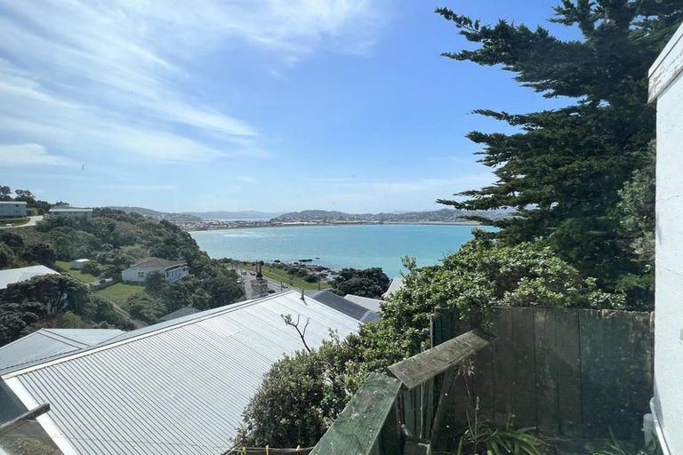 Photo of property in 9 Hungerford Road, Lyall Bay, Wellington, 6022