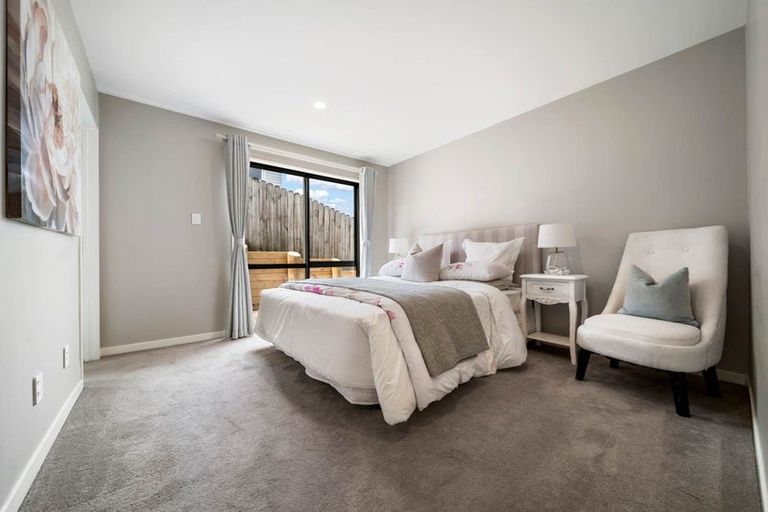 Photo of property in 674 East Coast Road, Pinehill, Auckland, 0630